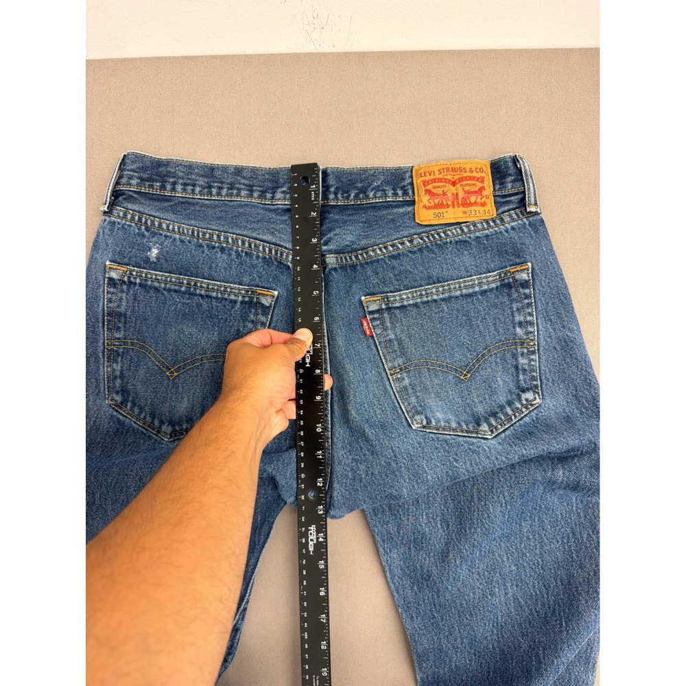 Levis 501 Original Fit Mens Jeans Medium Wash Blue Denim Button Fly 33x34 - Picture 3 of 10